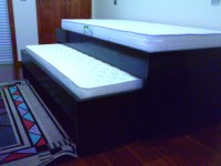 Cama em wengué com 2 colchões, com 2000x900